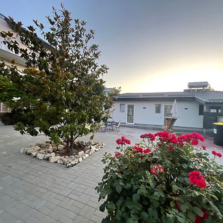 Dekor Hotel Костинещи Екстериор снимка