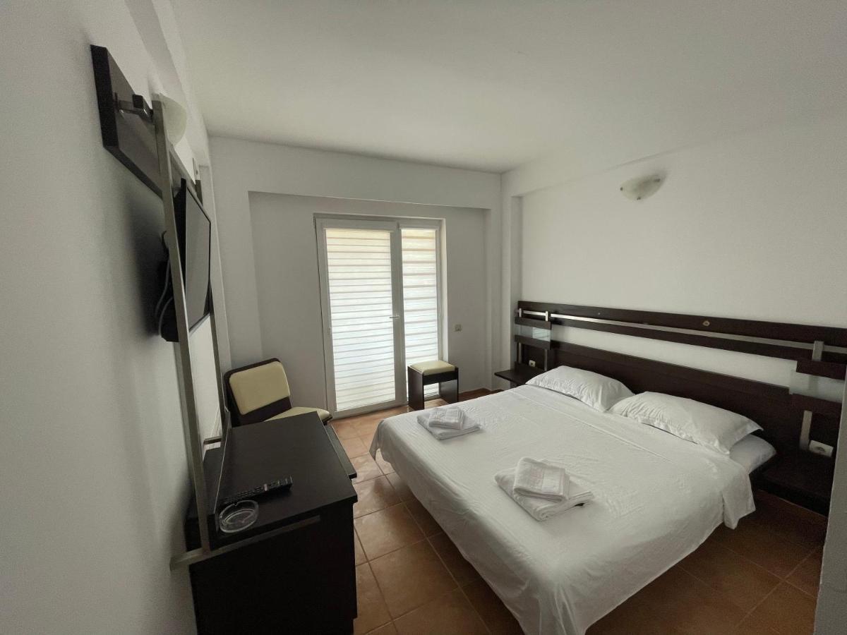 Dekor Hotel Костинещи Екстериор снимка