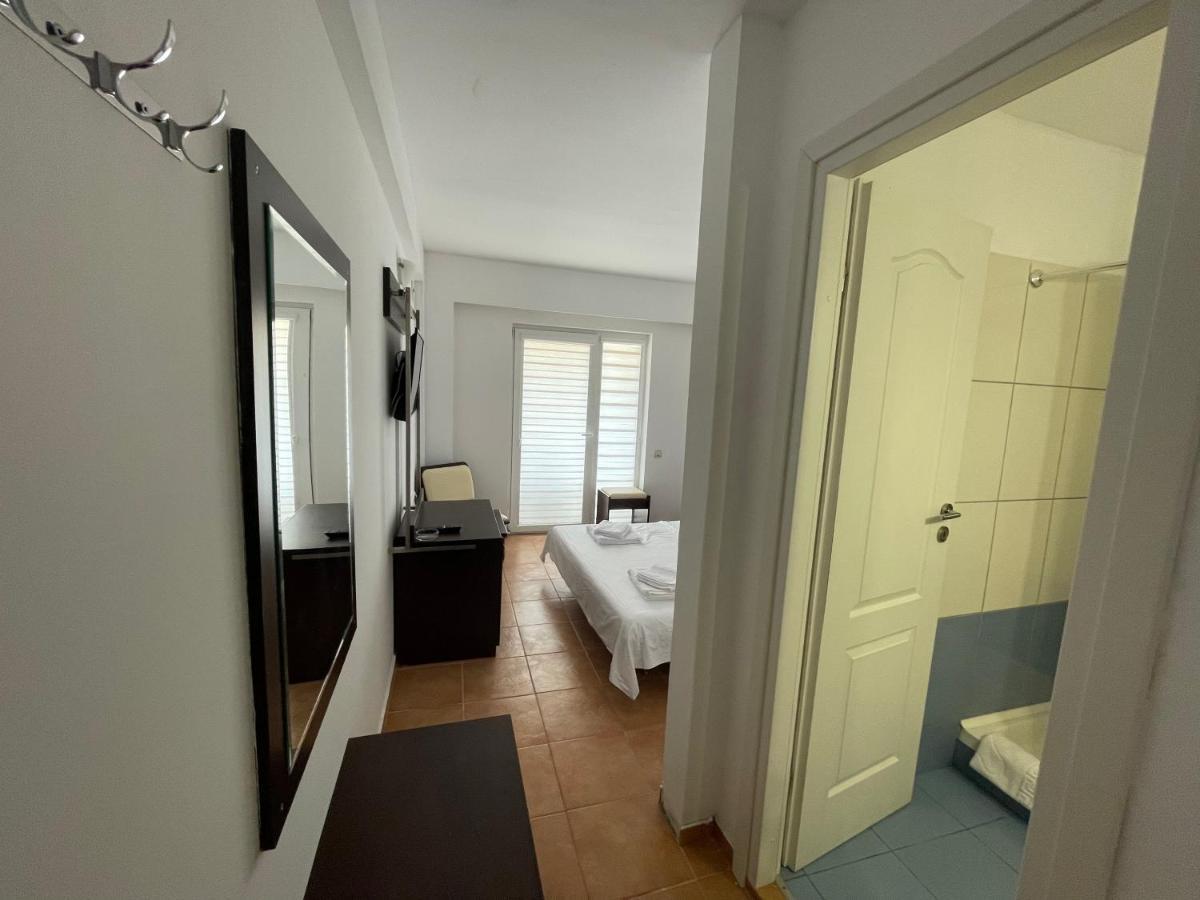 Dekor Hotel Костинещи Екстериор снимка