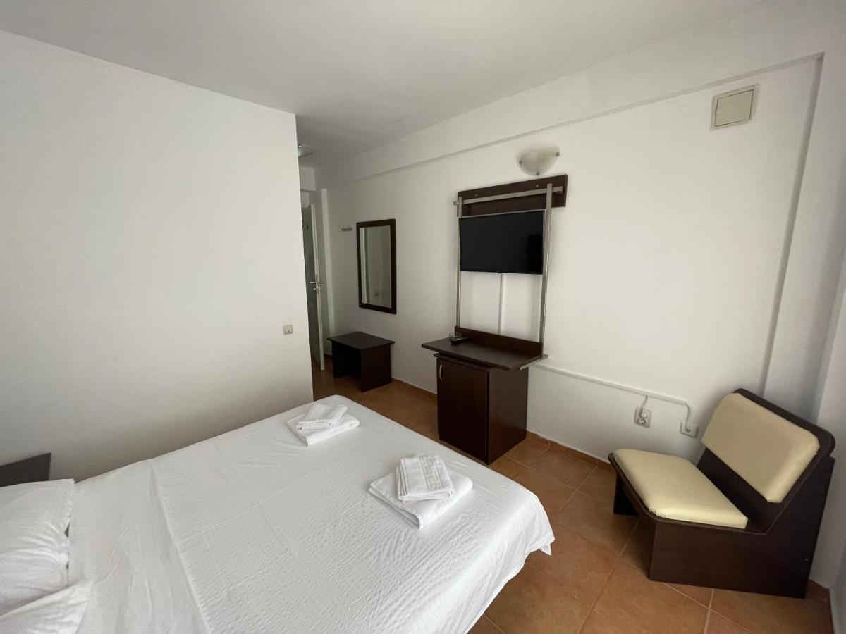 Dekor Hotel Костинещи Екстериор снимка