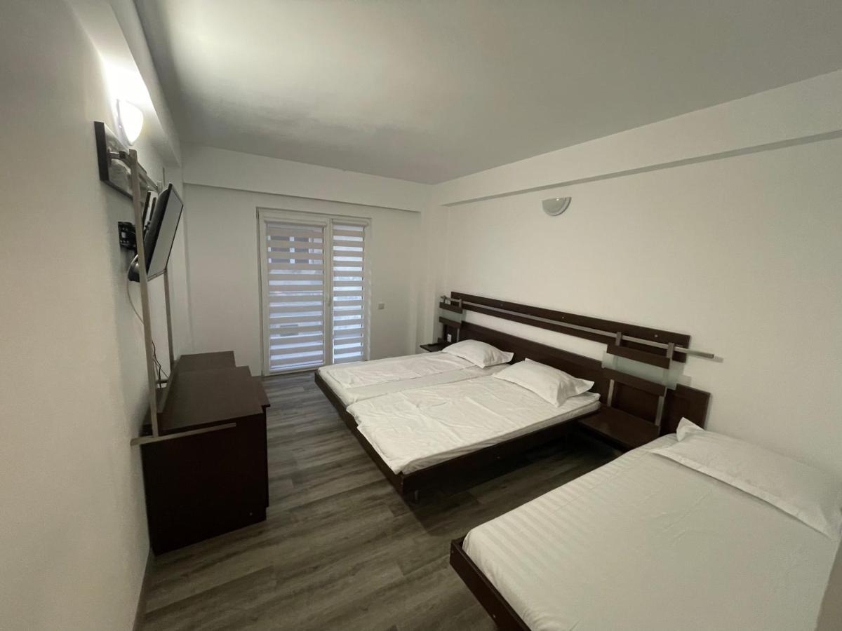 Dekor Hotel Костинещи Екстериор снимка