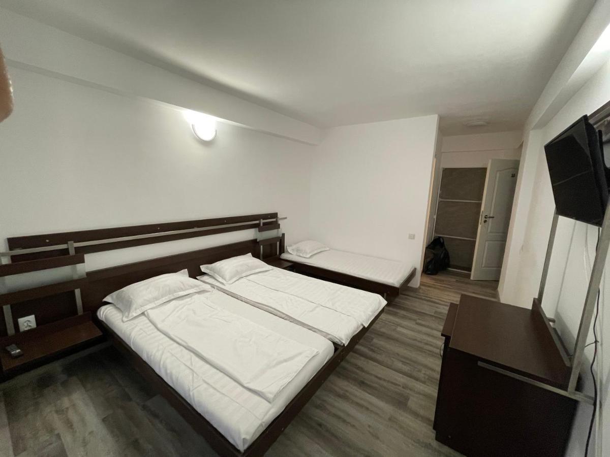 Dekor Hotel Костинещи Екстериор снимка