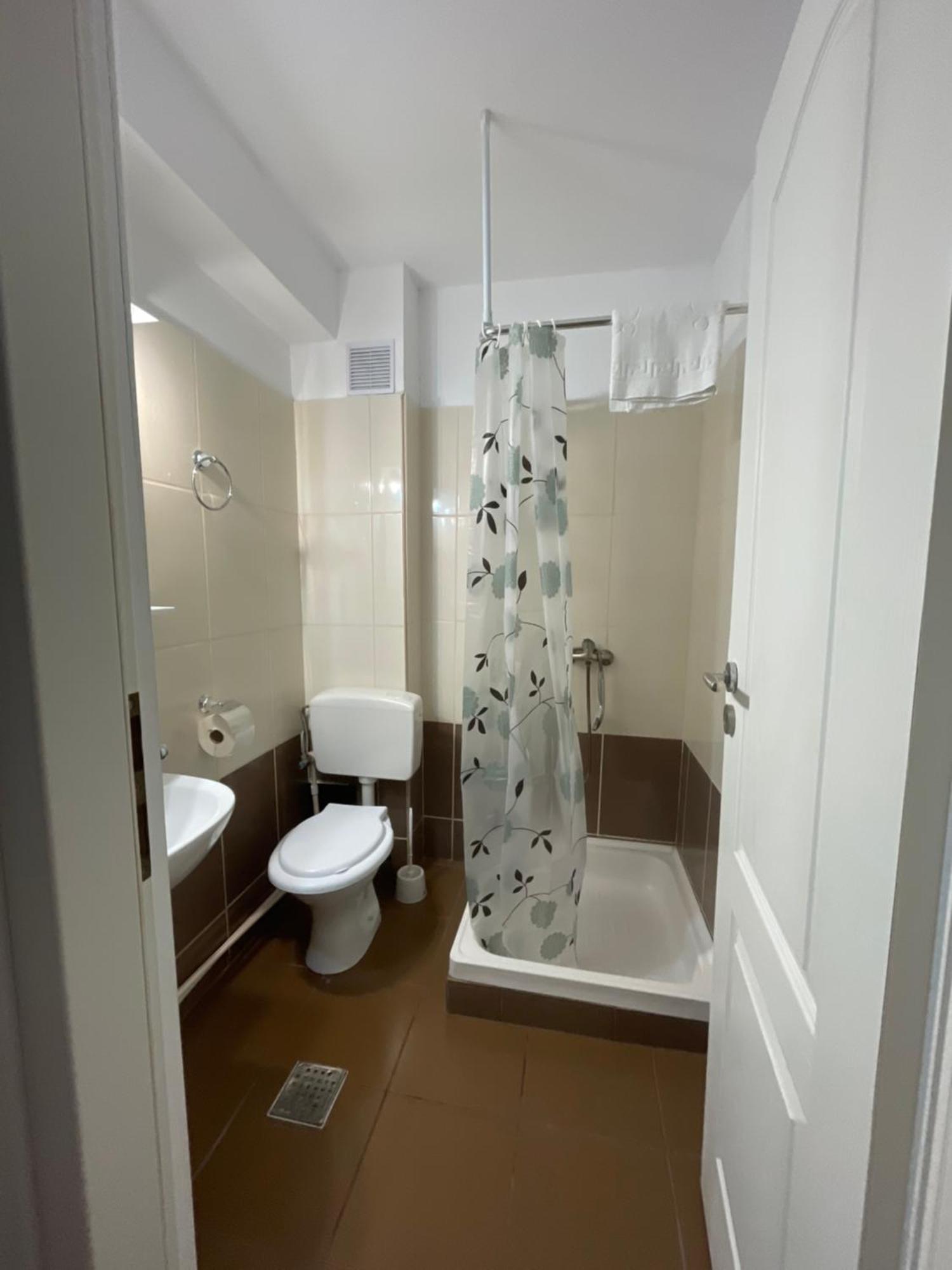Dekor Hotel Костинещи Екстериор снимка