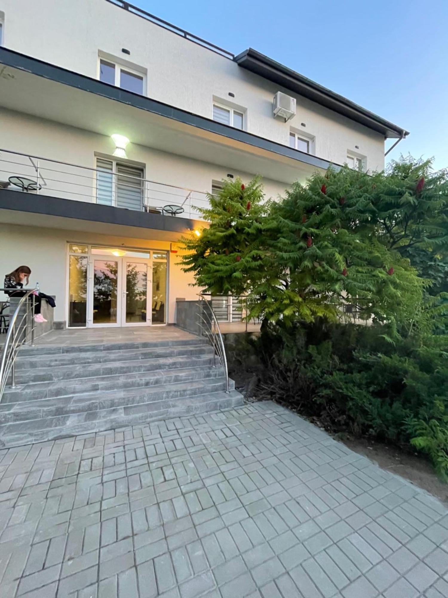 Dekor Hotel Костинещи Екстериор снимка