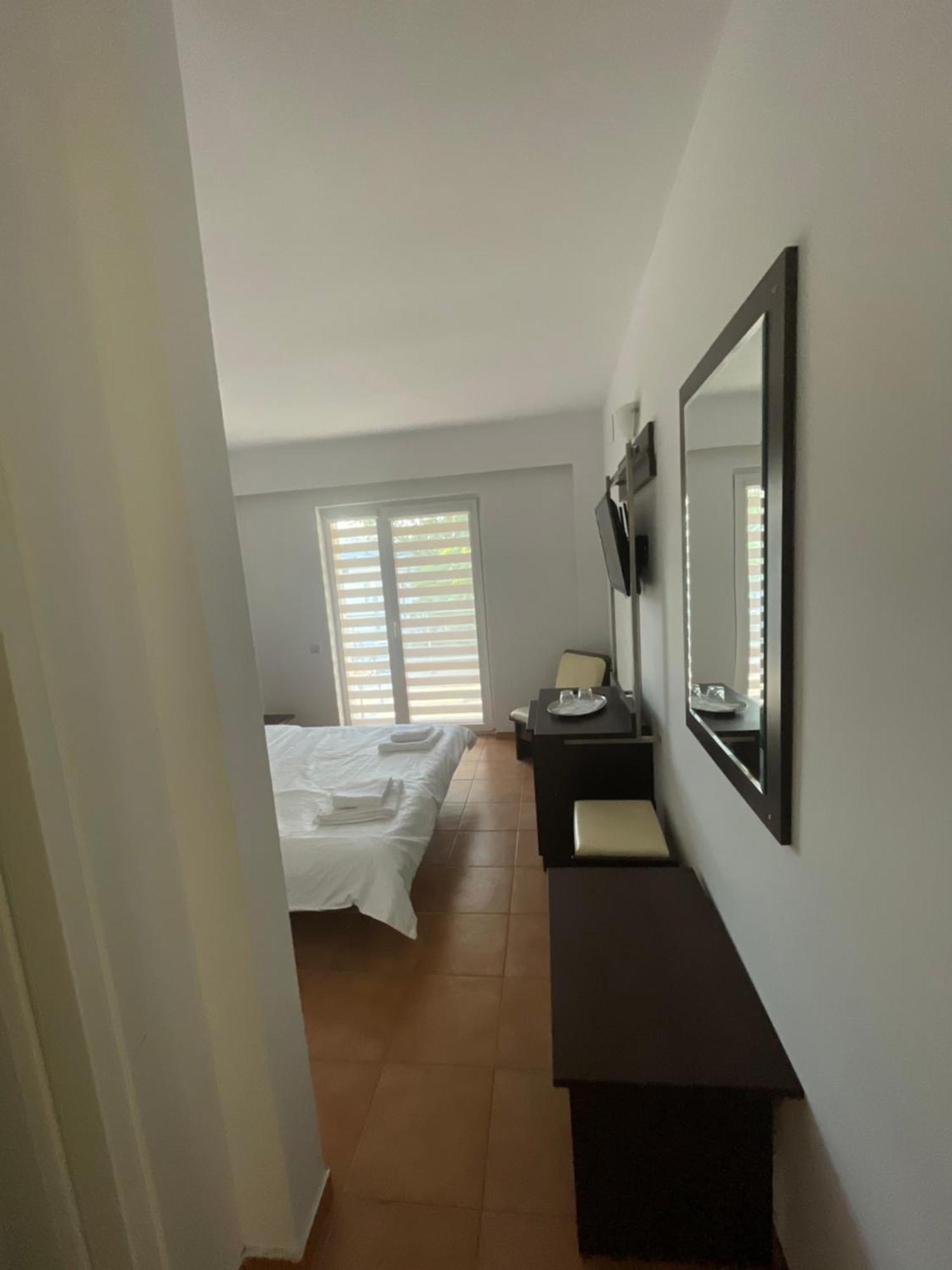 Dekor Hotel Костинещи Екстериор снимка
