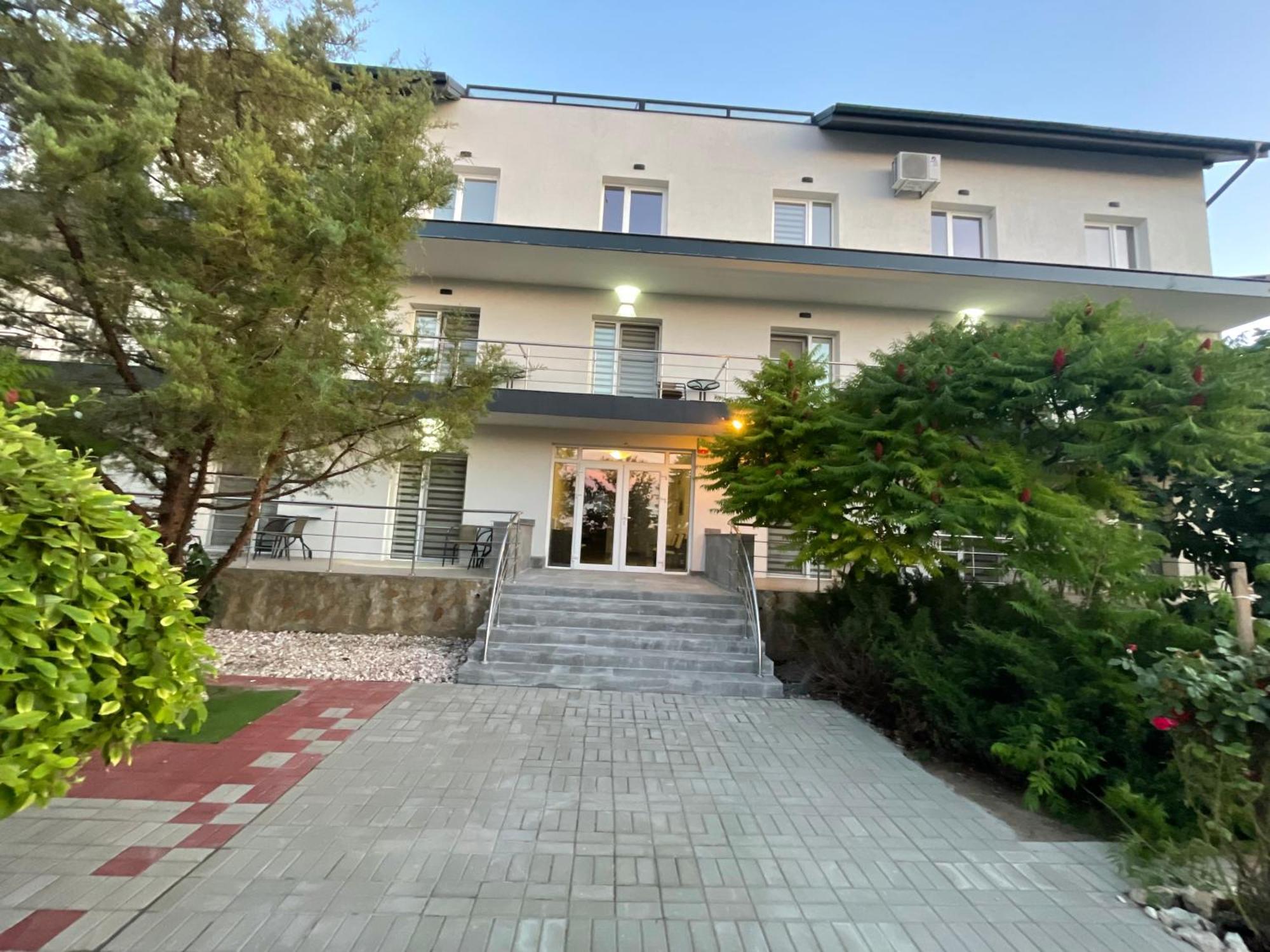Dekor Hotel Костинещи Екстериор снимка