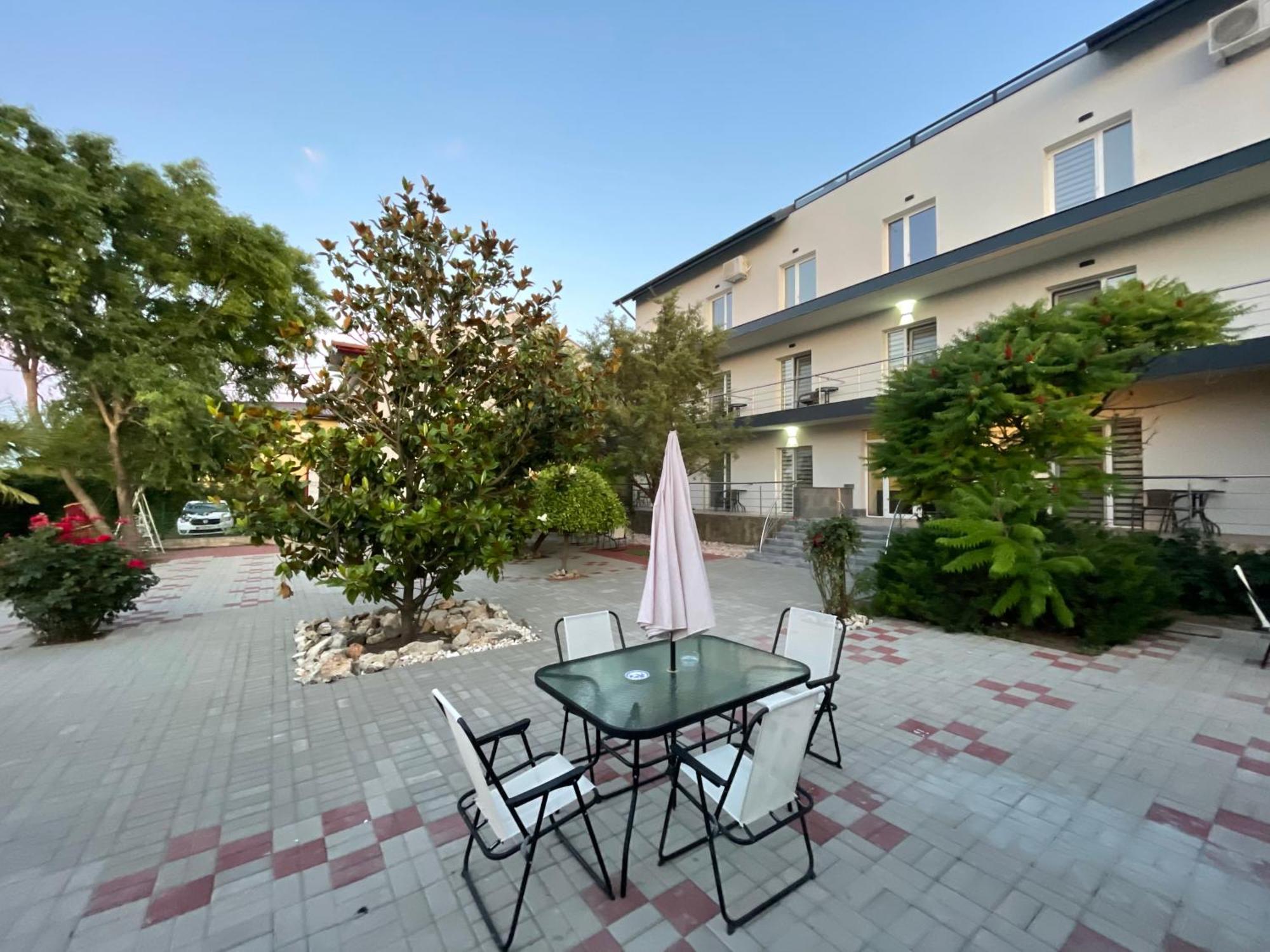 Dekor Hotel Костинещи Екстериор снимка
