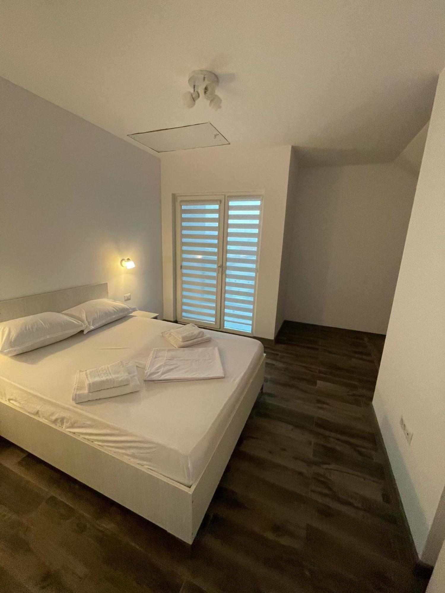 Dekor Hotel Костинещи Екстериор снимка