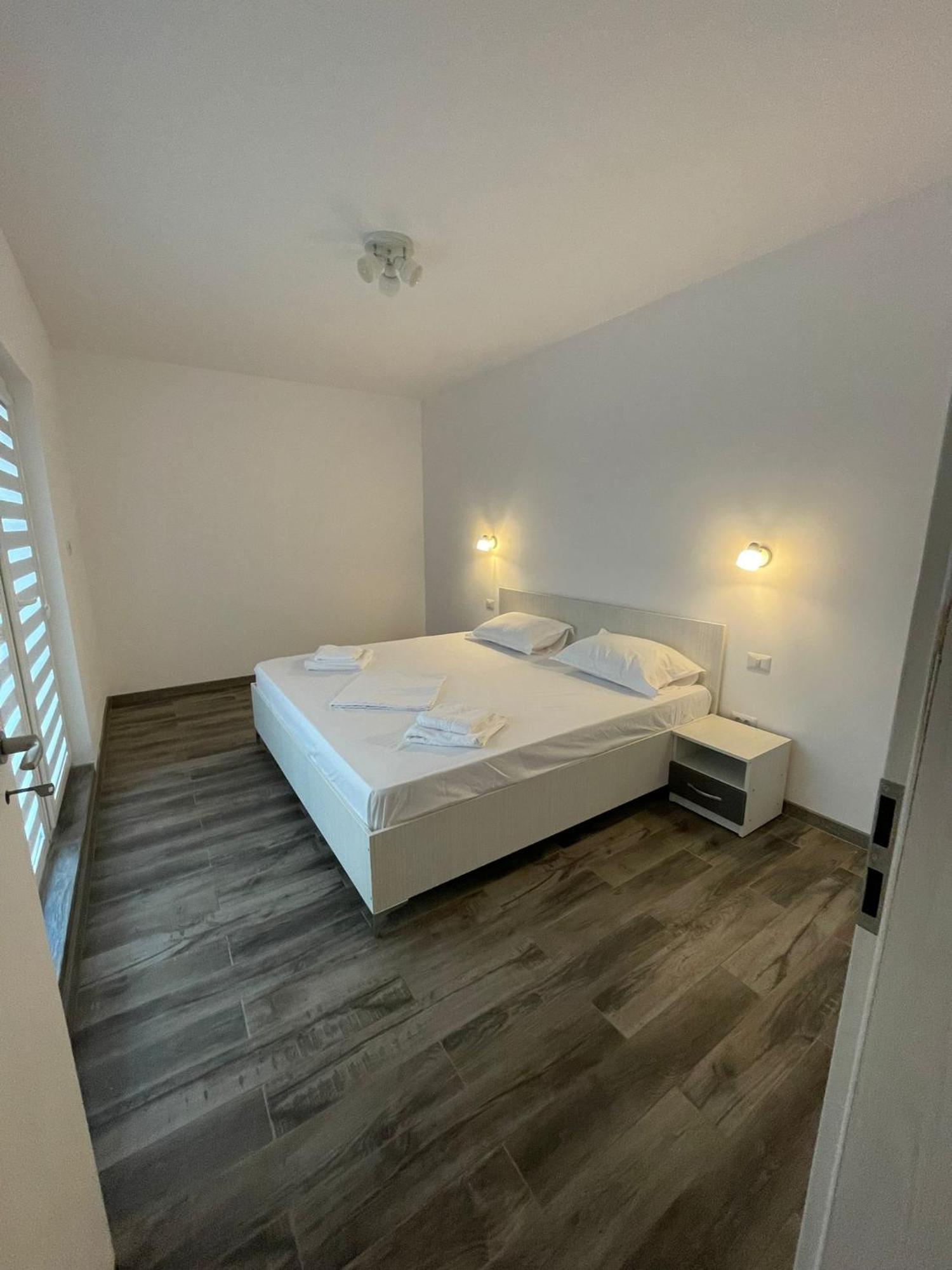 Dekor Hotel Костинещи Екстериор снимка