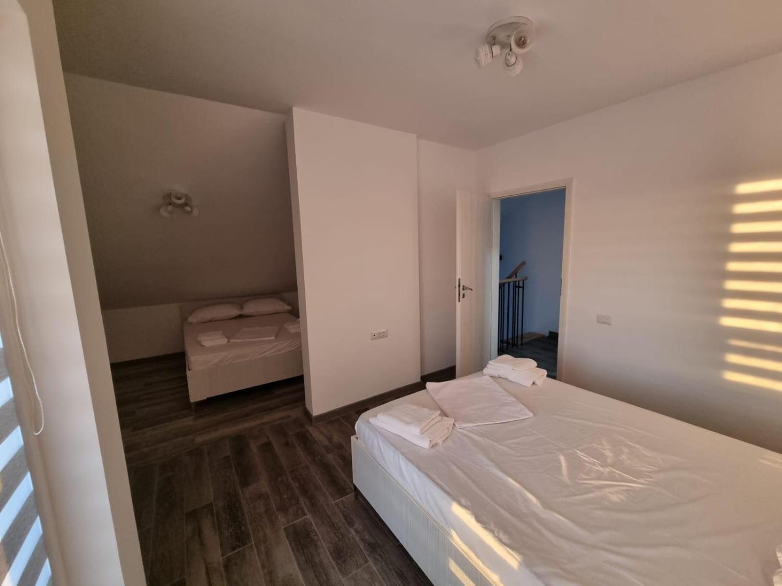 Dekor Hotel Костинещи Екстериор снимка