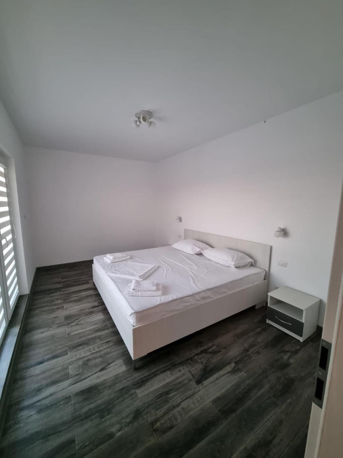 Dekor Hotel Костинещи Екстериор снимка