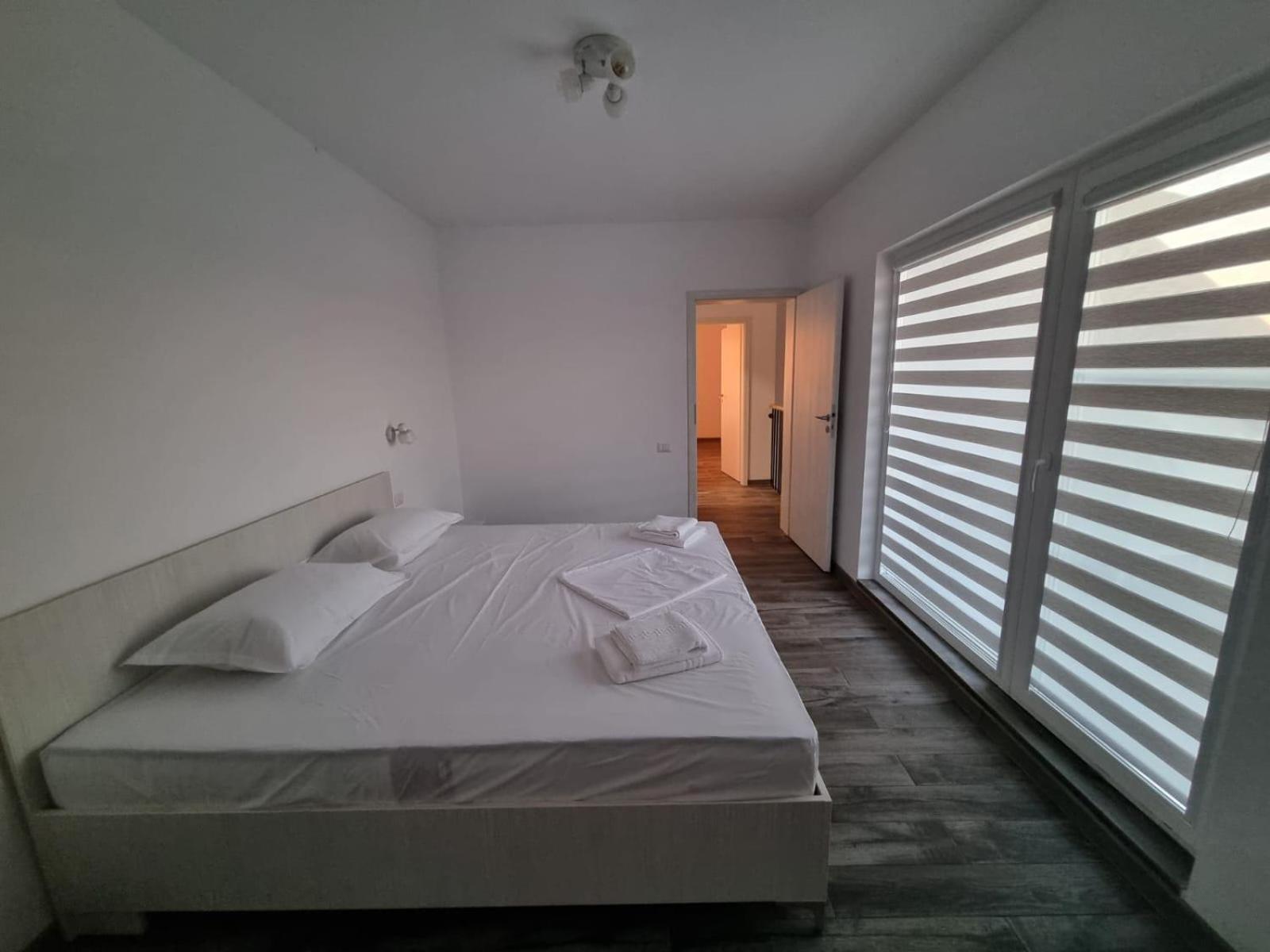 Dekor Hotel Костинещи Екстериор снимка